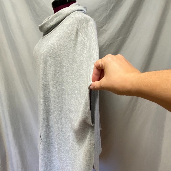 la Vie en Rose cowl neck poncho - Picture 4 of 6